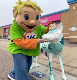Image of 360 Play mascot and Fosse Fox statue